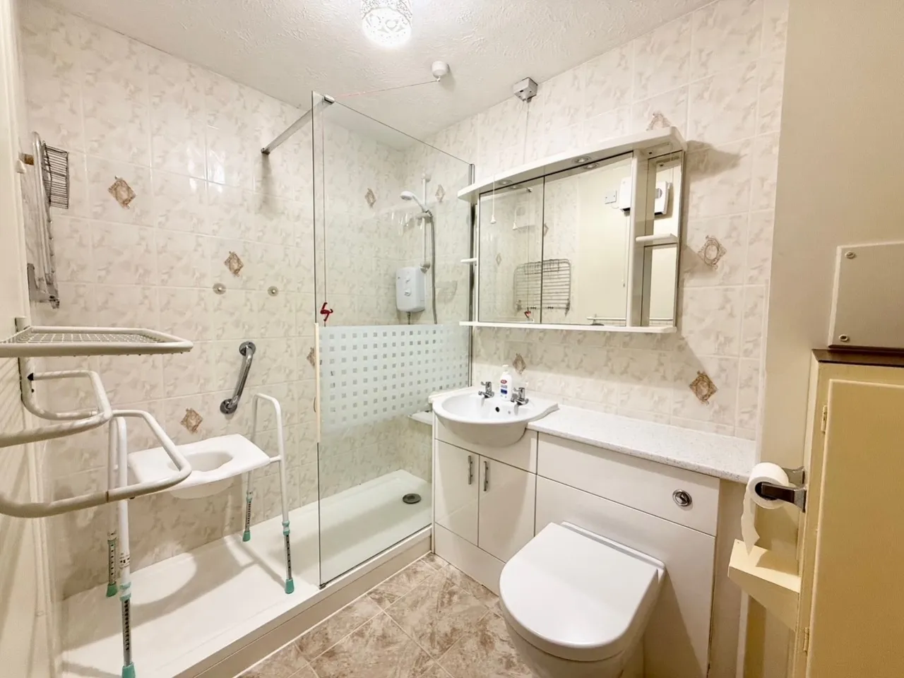 Orchid Court Albany Place, Surrey Egham, TW20, photo 6