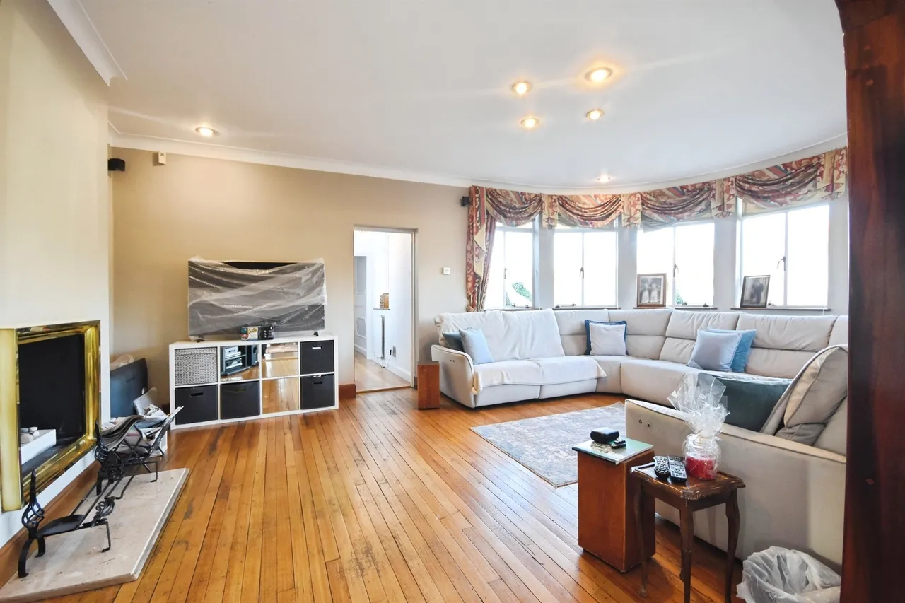 Heath Drive, Romford, RM2, photo 5
