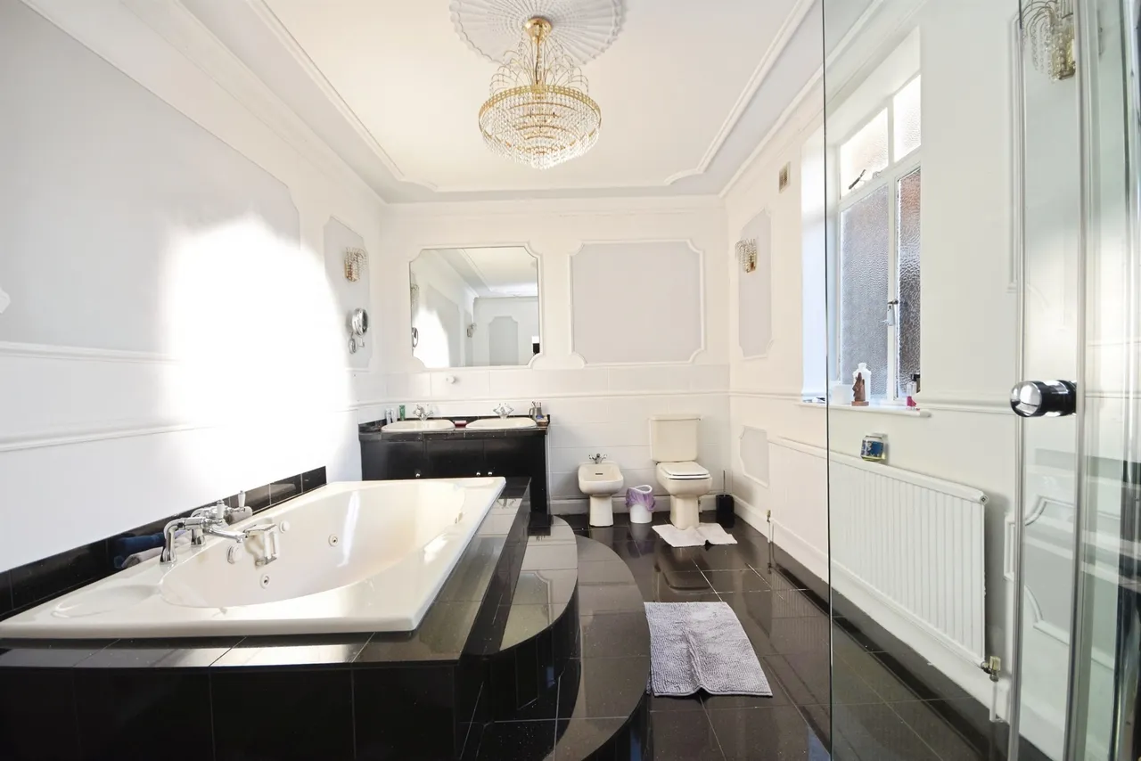 Heath Drive, Romford, RM2, photo 10