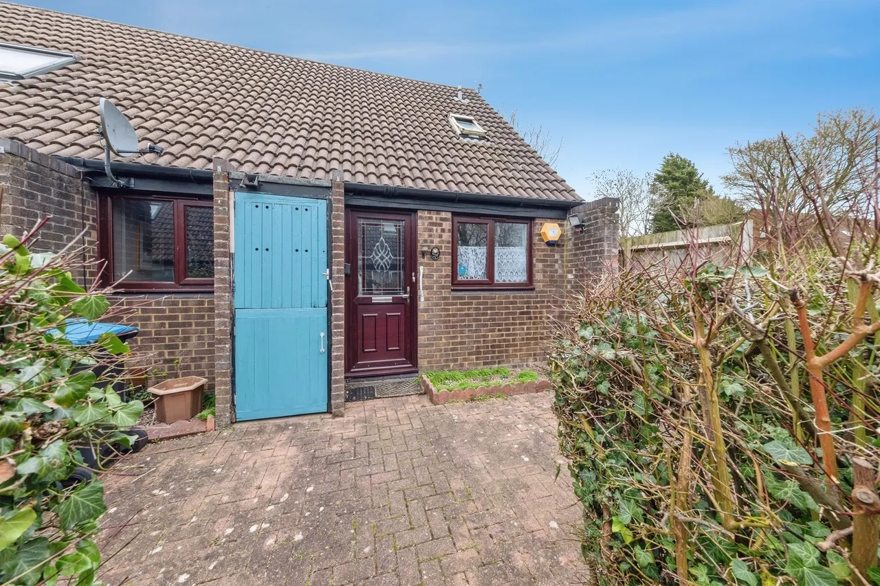 2 bed house for sale — Arncliffe Drive, Heelands, Milton Keynes