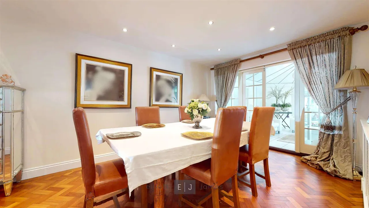 Hazelwood, Loughton, photo 9