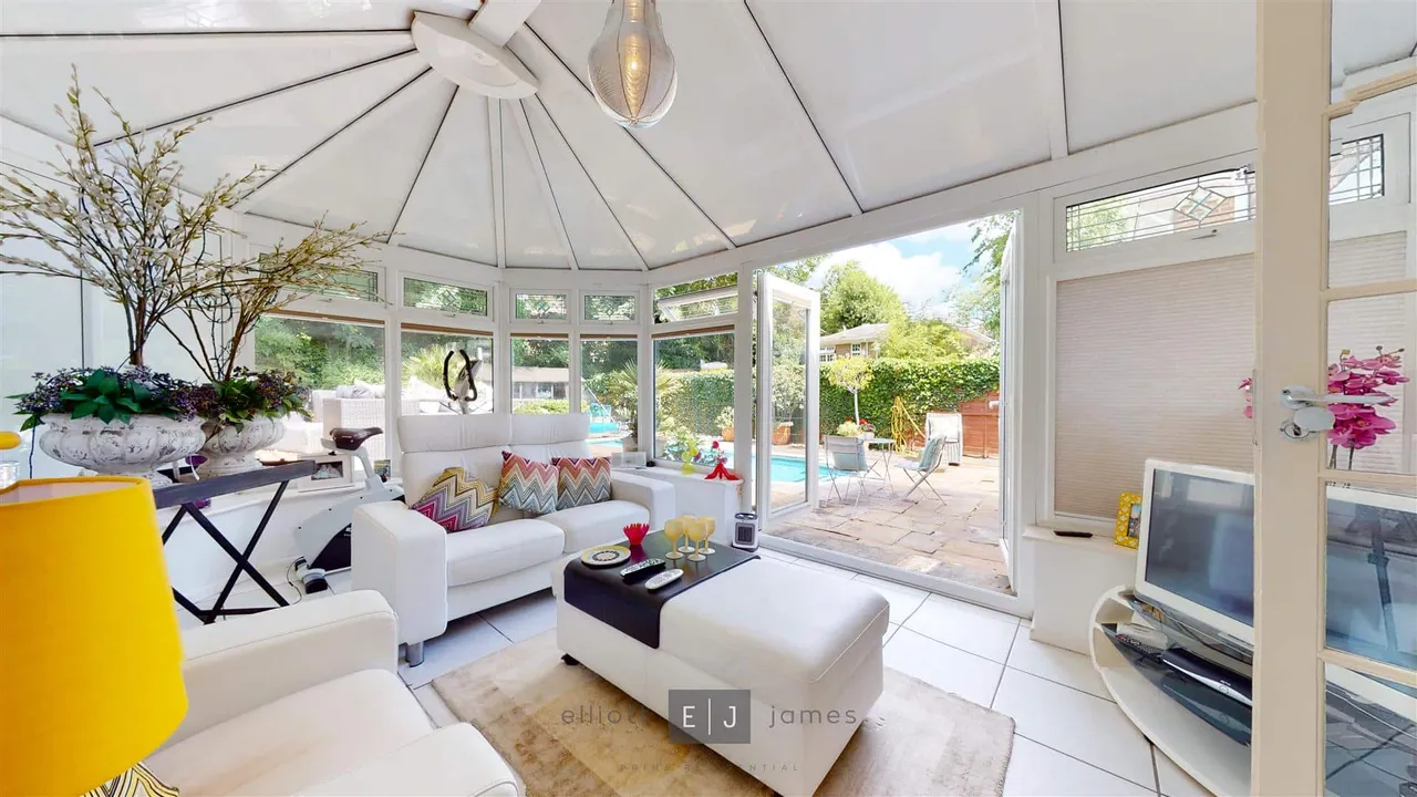 Hazelwood, Loughton, photo 10