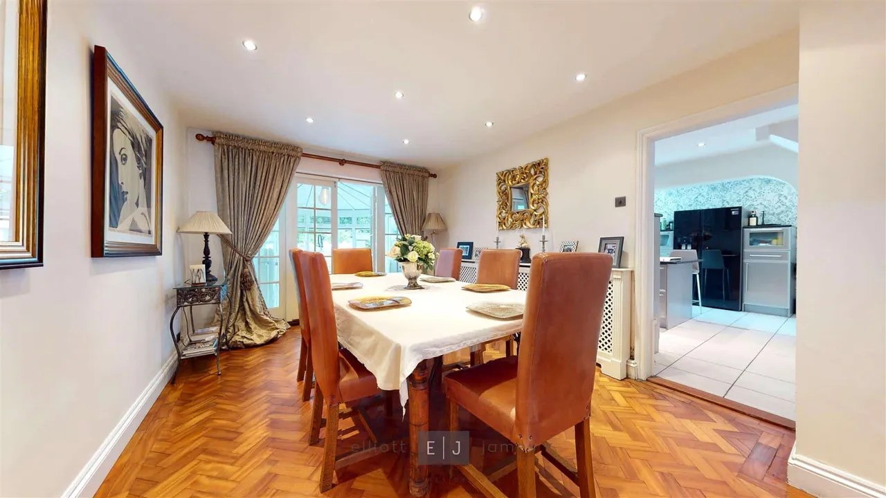 Hazelwood, Loughton, photo 8
