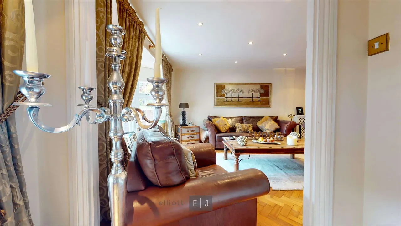 Hazelwood, Loughton, photo 7