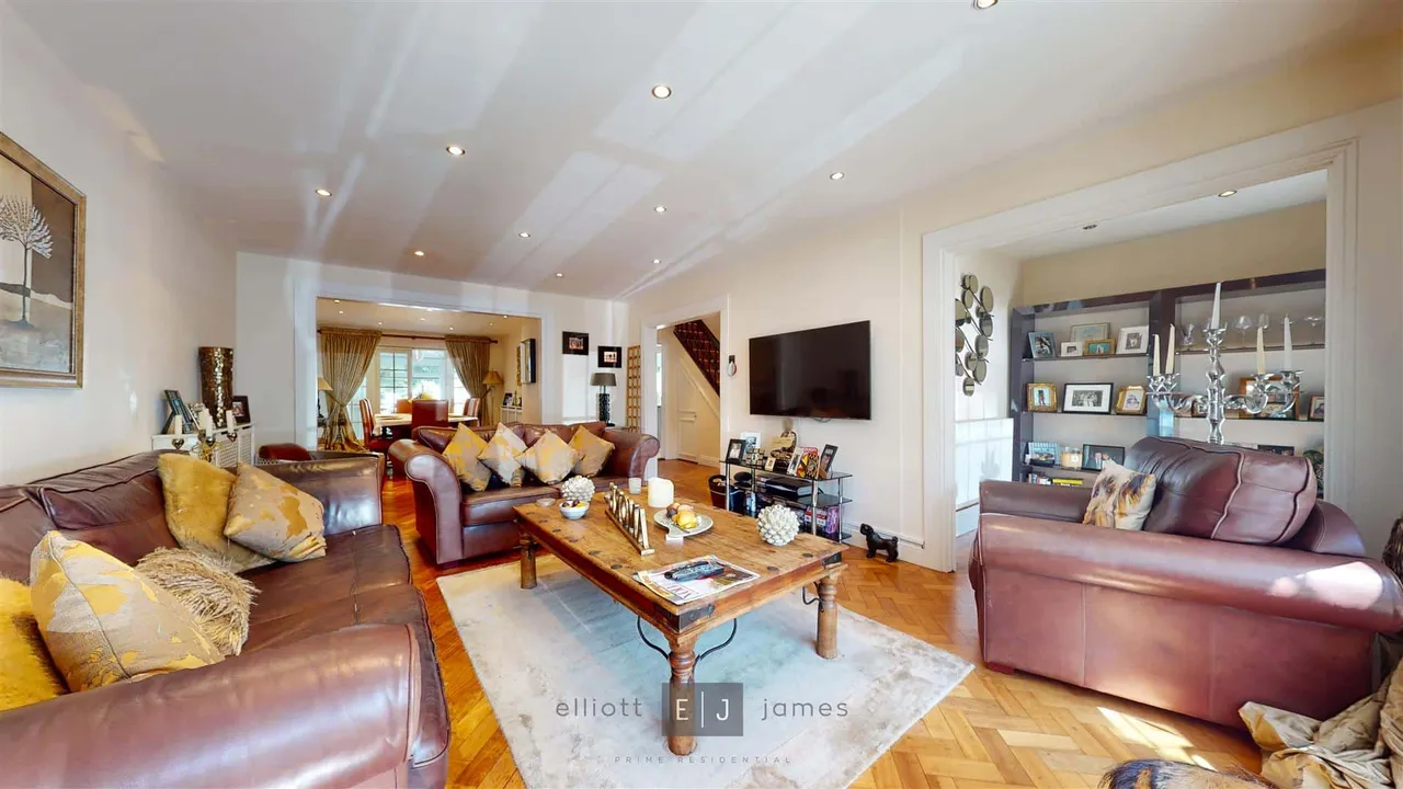 Hazelwood, Loughton, photo 5