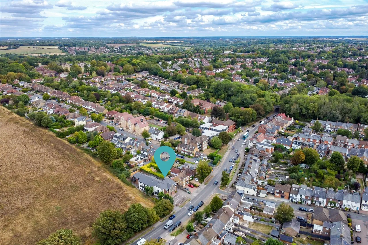 Luton Road, Harpenden, Hertfordshire, AL5 3DU, photo 12