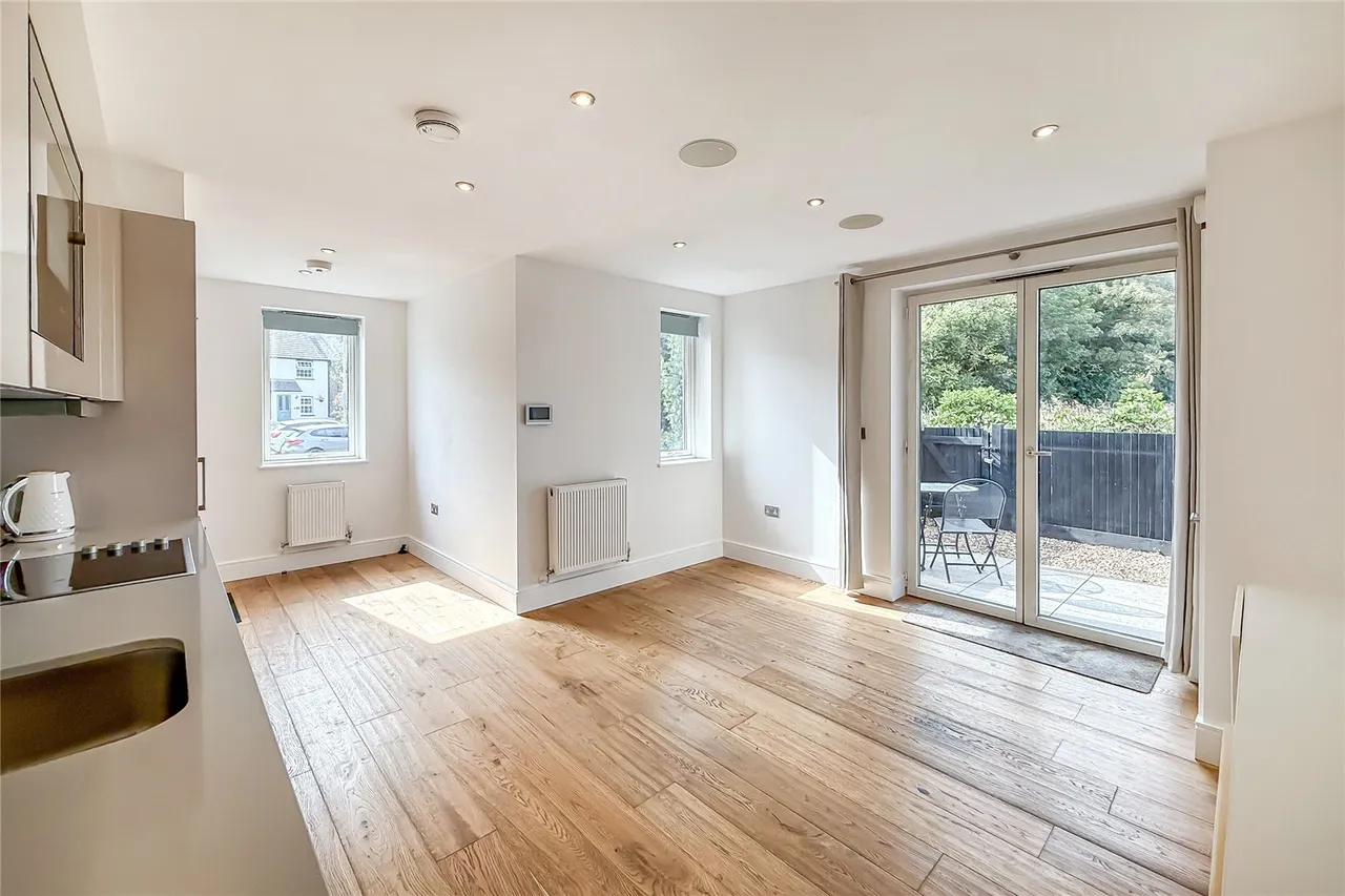 Luton Road, Harpenden, Hertfordshire, AL5 3DU, photo 4