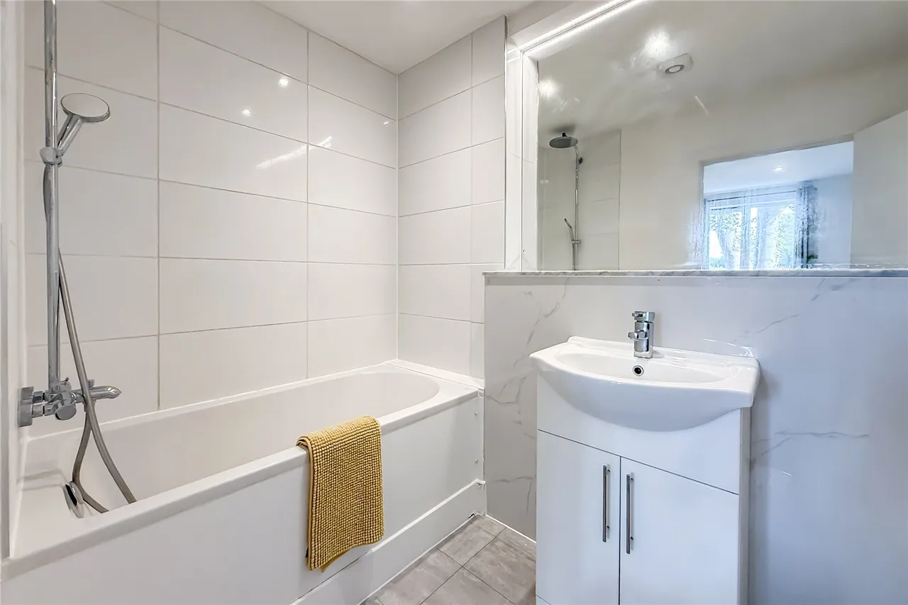 Luton Road, Harpenden, Hertfordshire, AL5 3DU, photo 8