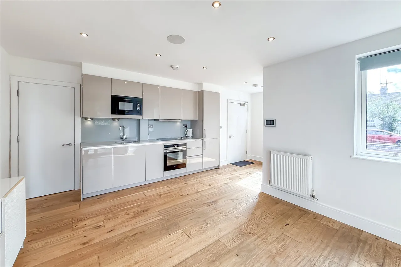 Luton Road, Harpenden, Hertfordshire, AL5 3DU, photo 2
