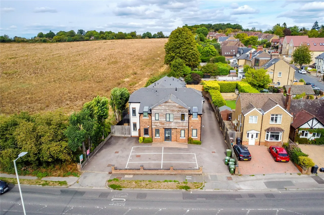 Luton Road, Harpenden, Hertfordshire, AL5 3DU, photo 11
