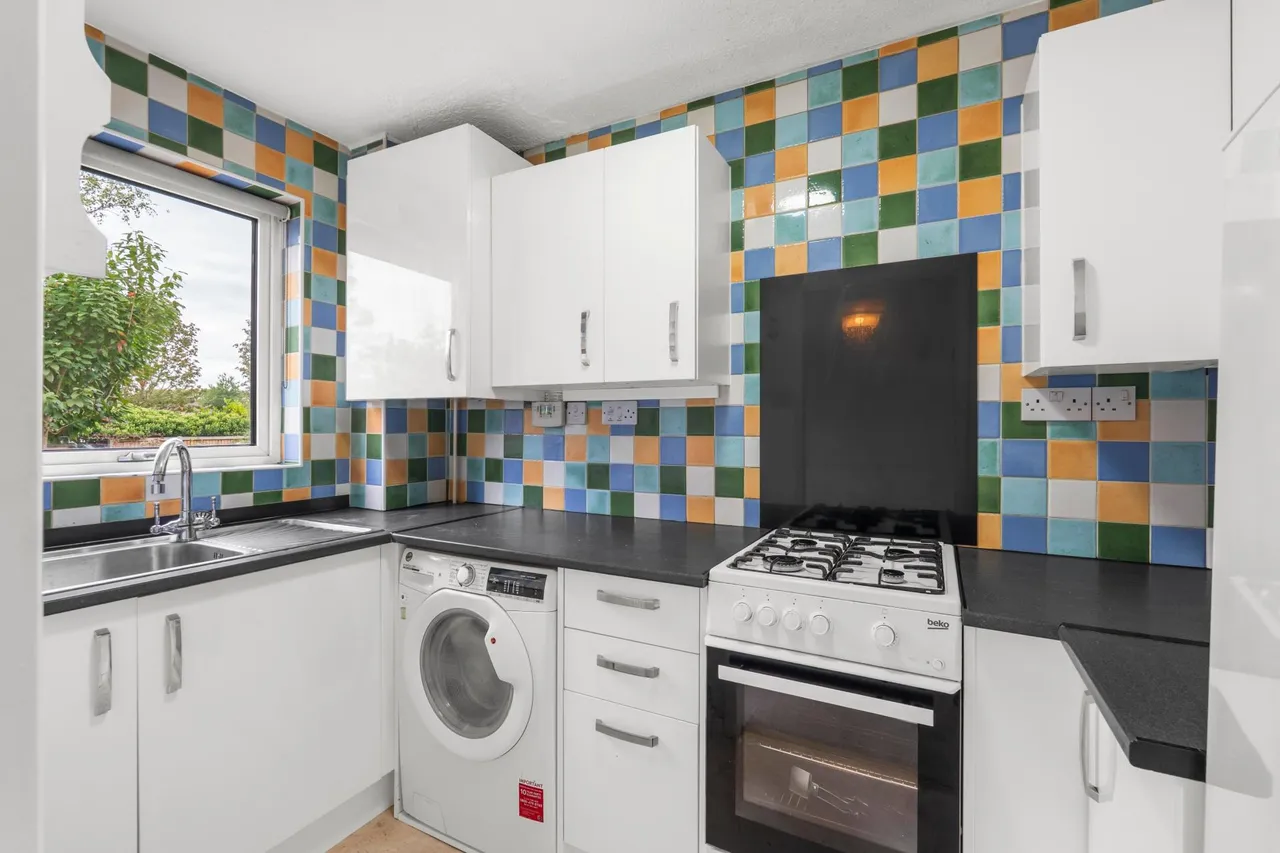 Walnut Tree Close, Stevenage, SG2, photo 2