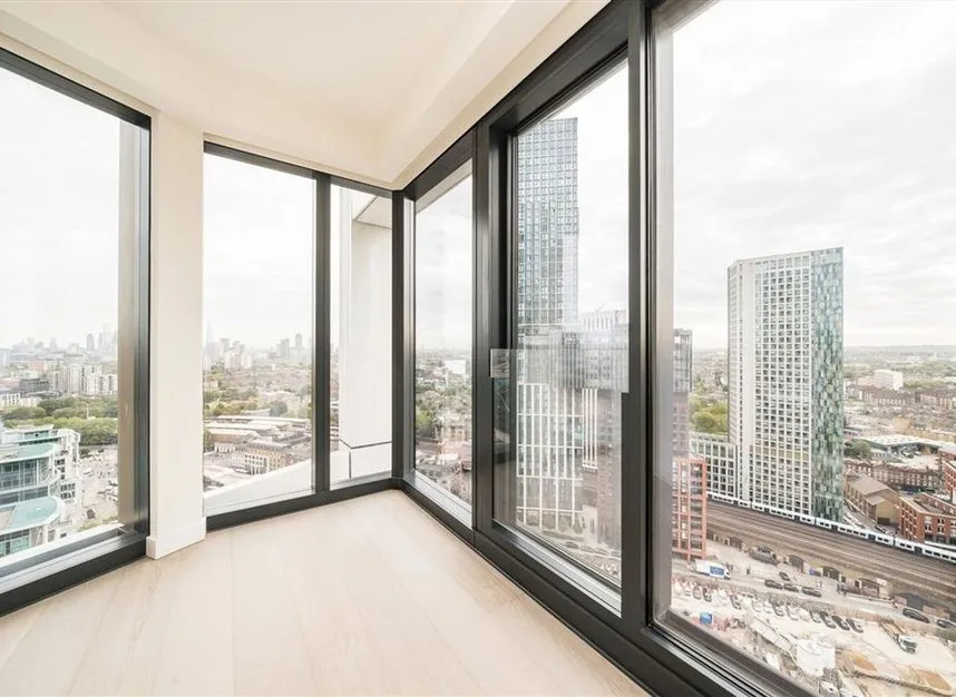 Nine Elms Lane, Nine Elms, SW8, photo 6