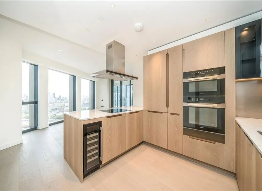 Nine Elms Lane, Nine Elms, SW8, photo 4