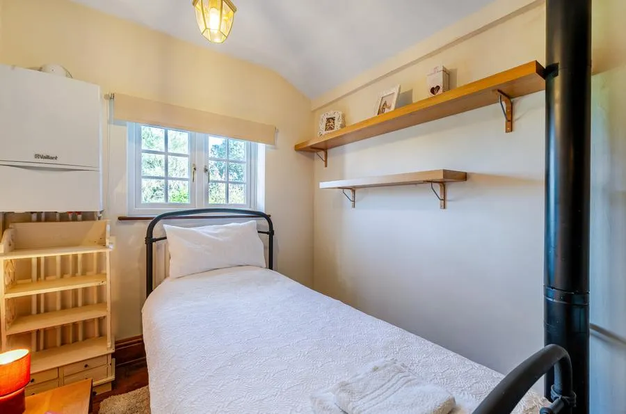 Heath Road, Upton, CH2, photo 14