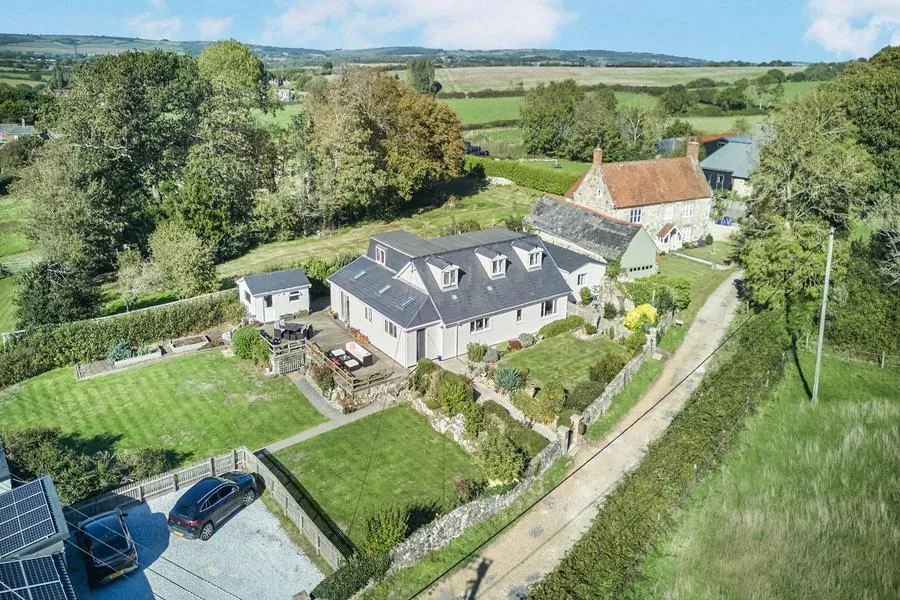 St. Johns Road, Wroxall, PO38, photo 5