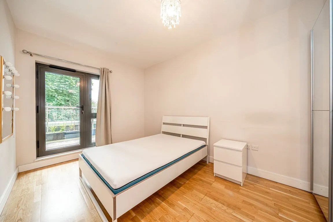 Staines Road West, TW16, photo 4