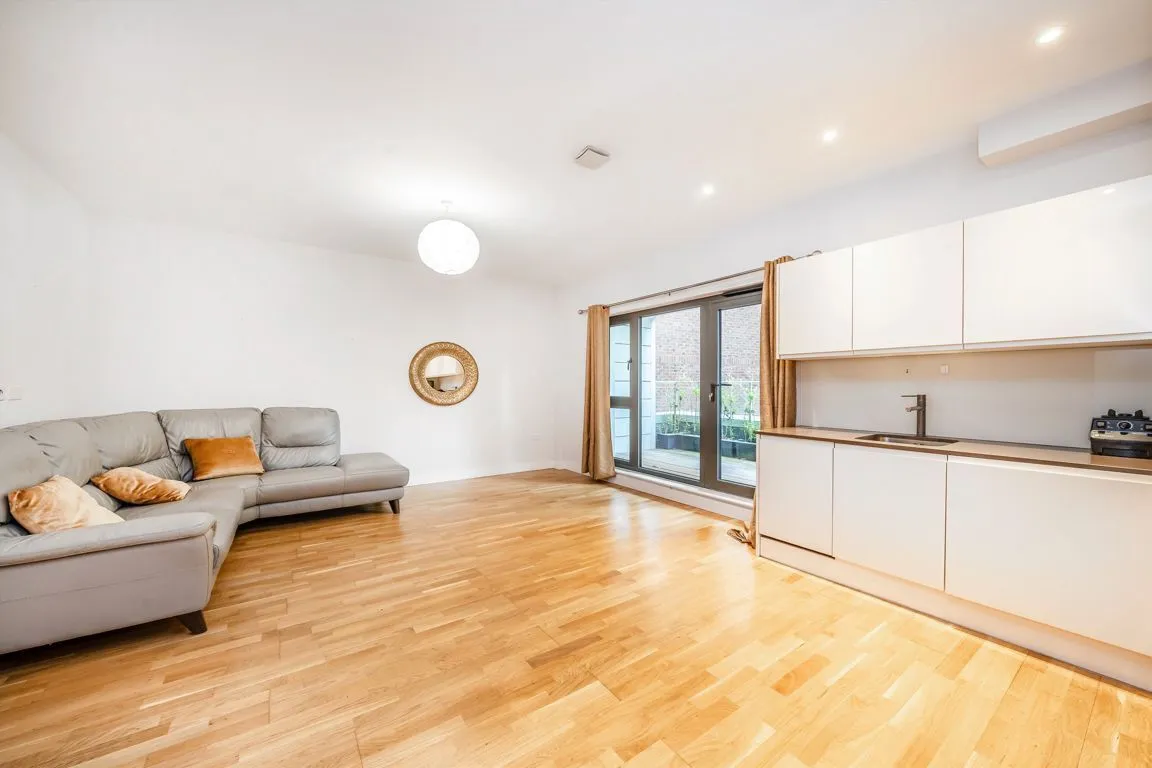 Staines Road West, TW16, photo 2