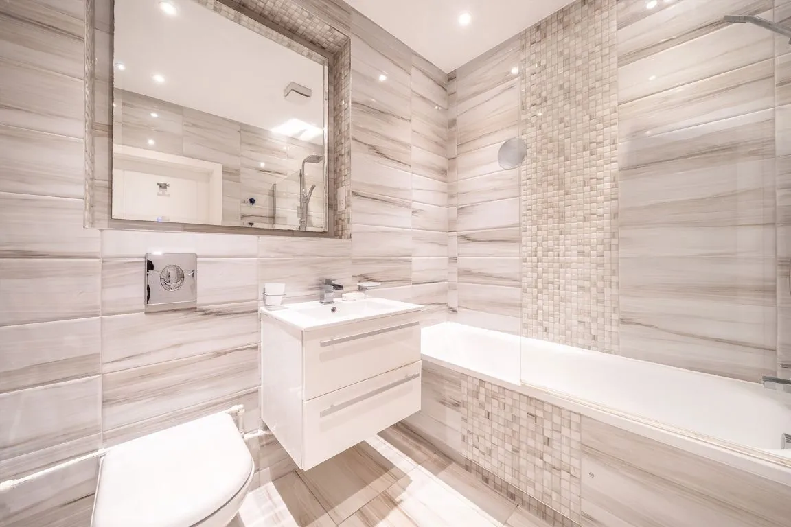 Staines Road West, TW16, photo 5