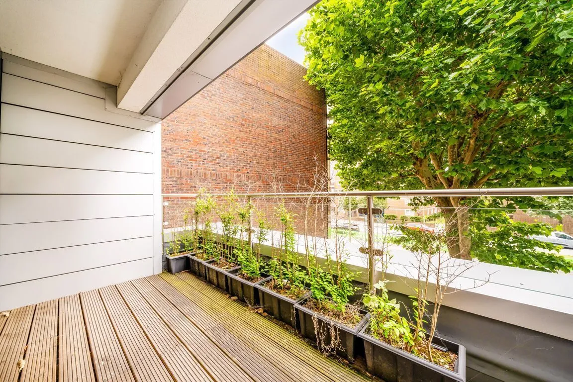 Staines Road West, TW16, photo 6