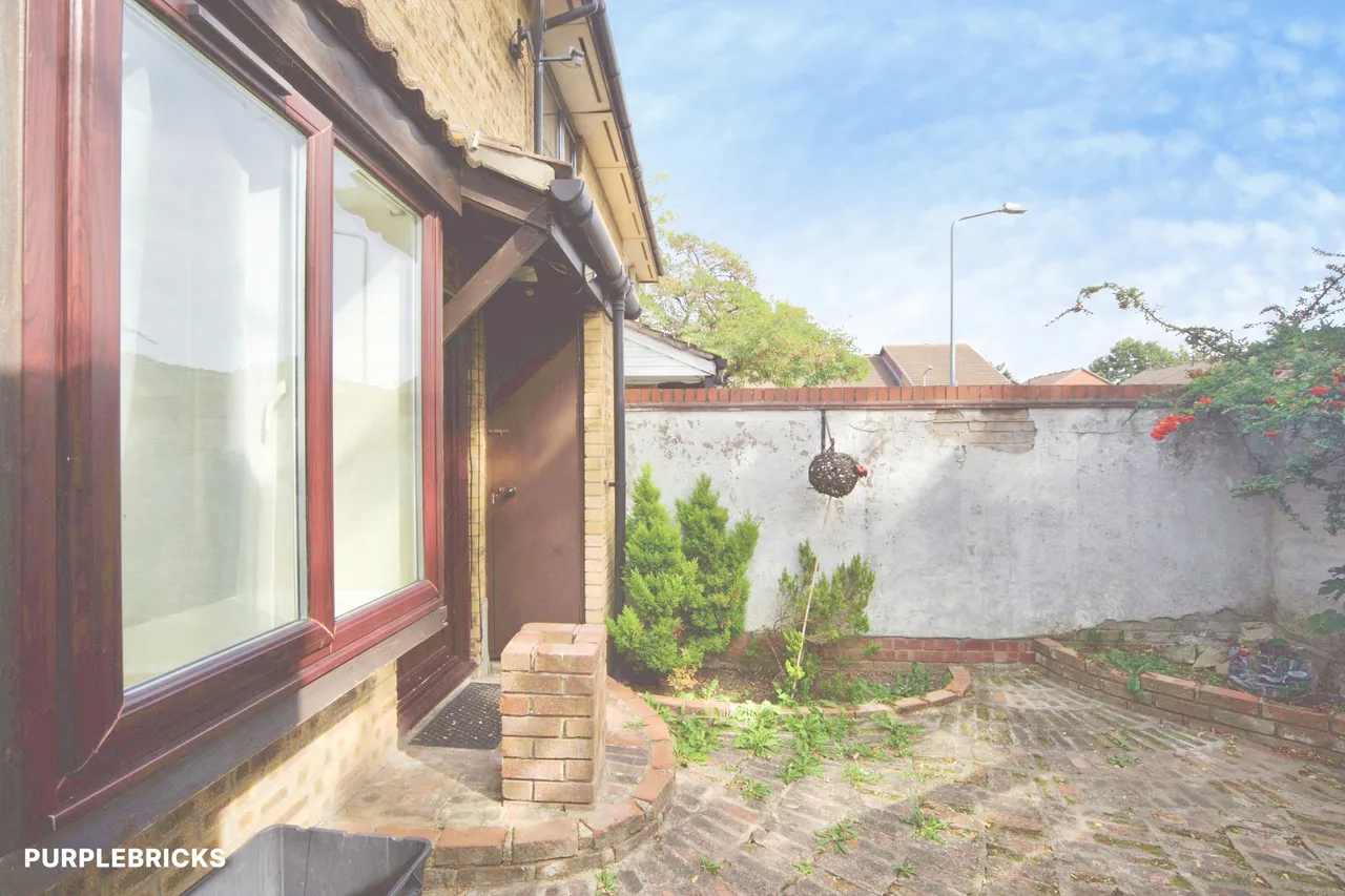 Fiennes Close, Dagenham, RM8, photo 19