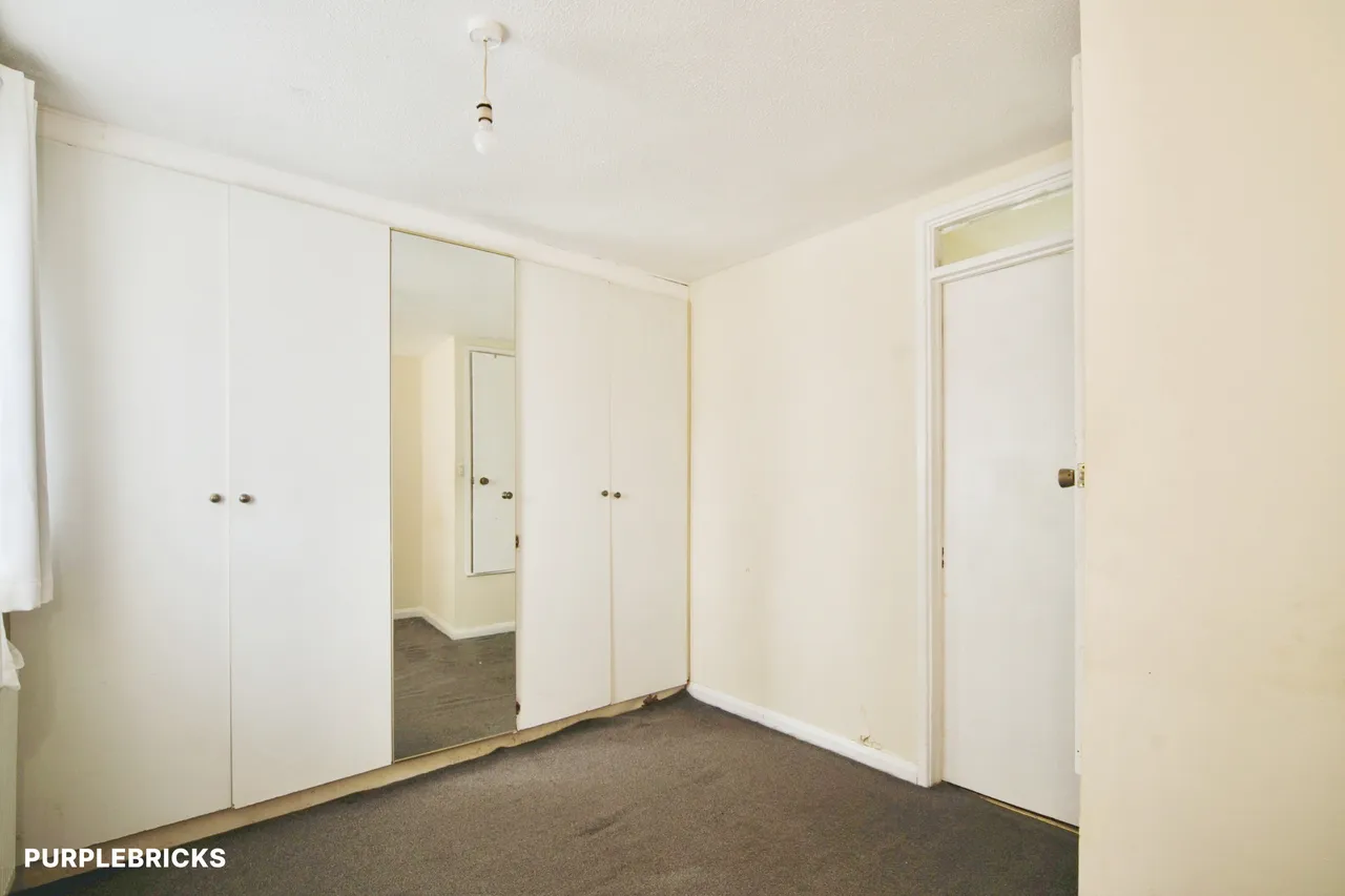 Fiennes Close, Dagenham, RM8, photo 13