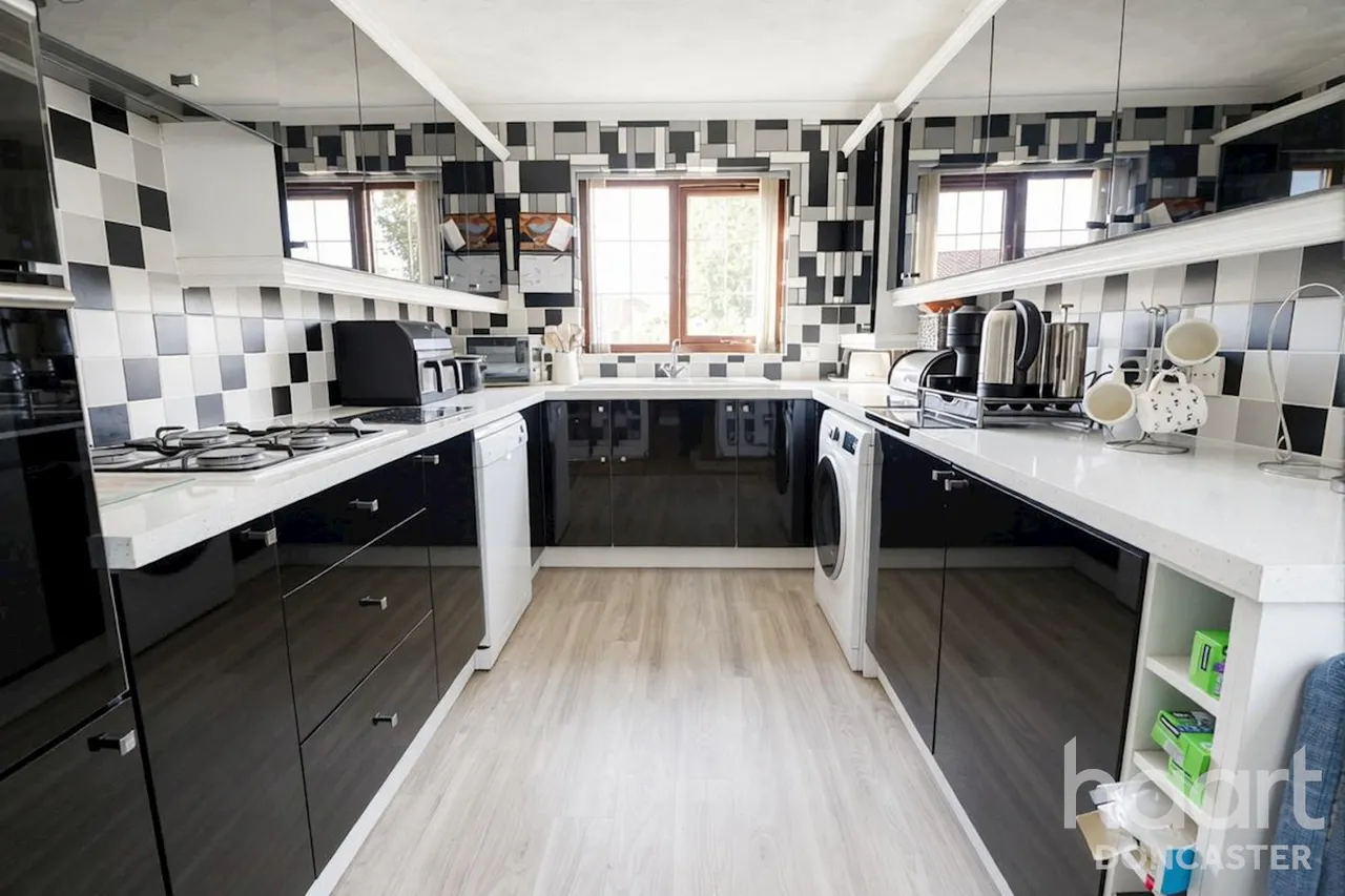 Broadwater Drive, Dunscroft, DN7, photo 8