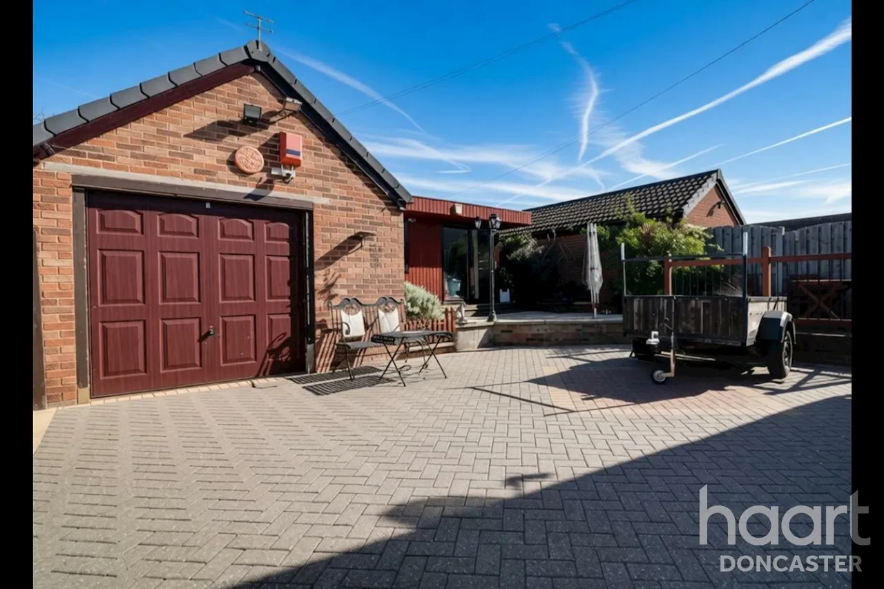 Broadwater Drive, Dunscroft, DN7, photo 16