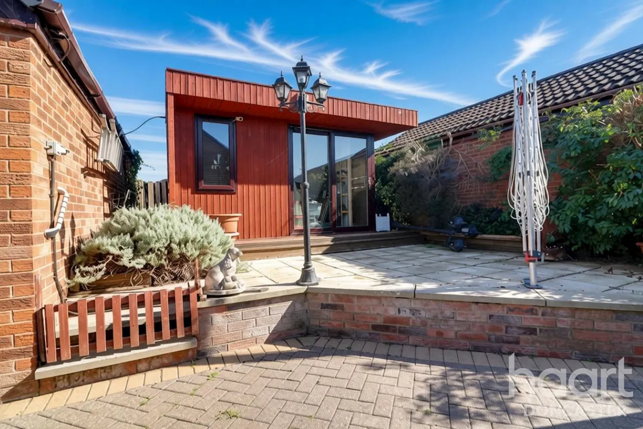 Broadwater Drive, Dunscroft, DN7, photo 15