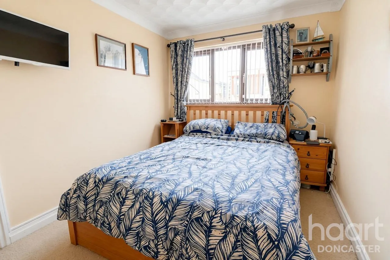 Broadwater Drive, Dunscroft, DN7, photo 10