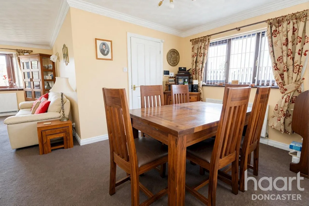 Broadwater Drive, Dunscroft, DN7, photo 7