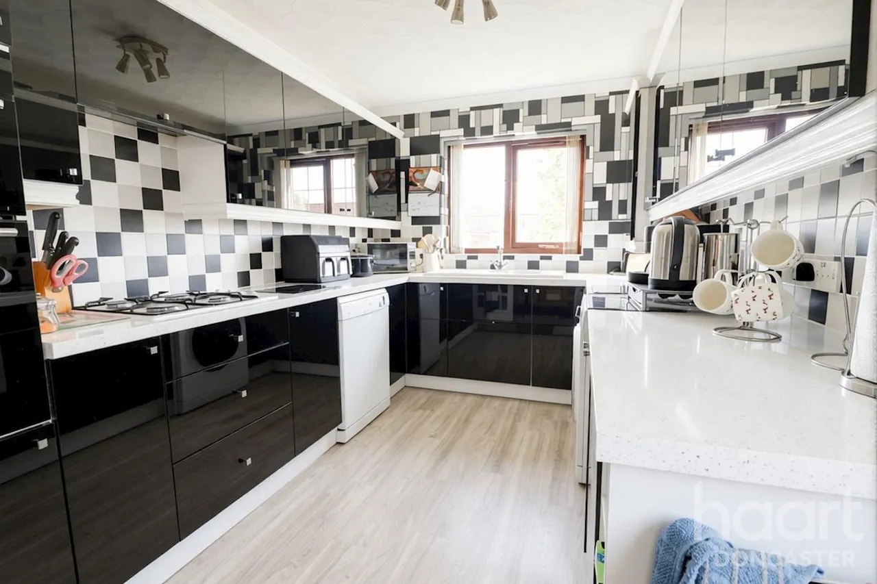Broadwater Drive, Dunscroft, DN7, photo 3