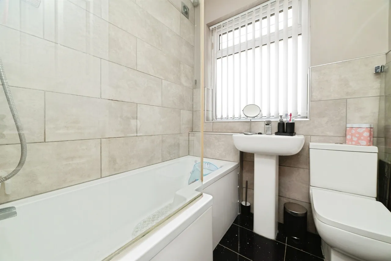 Bernadette Avenue, Hull, HU4, photo 14