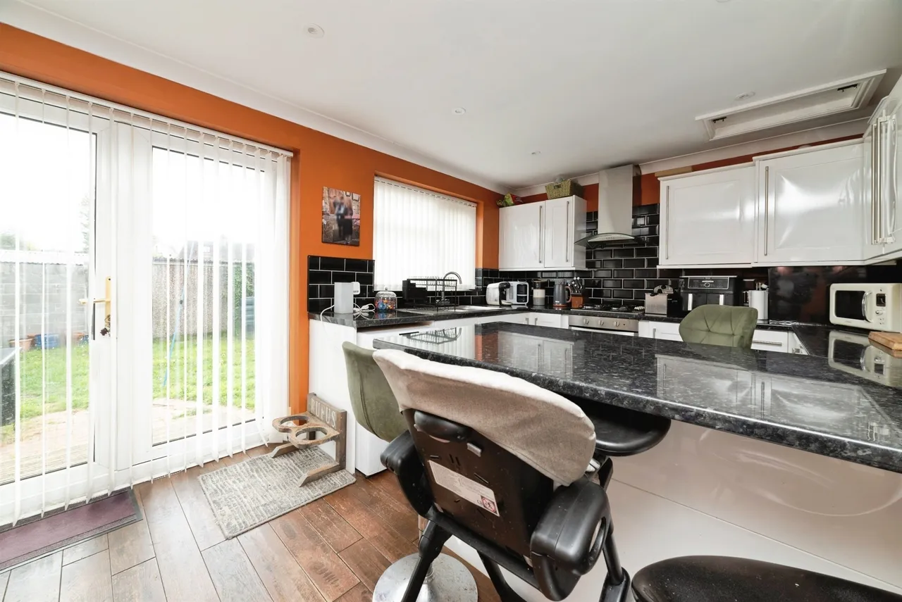Bernadette Avenue, Hull, HU4, photo 6