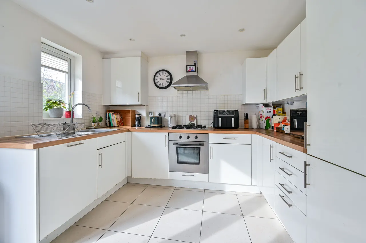 12 Burcher Gale Grove, London, photo 7