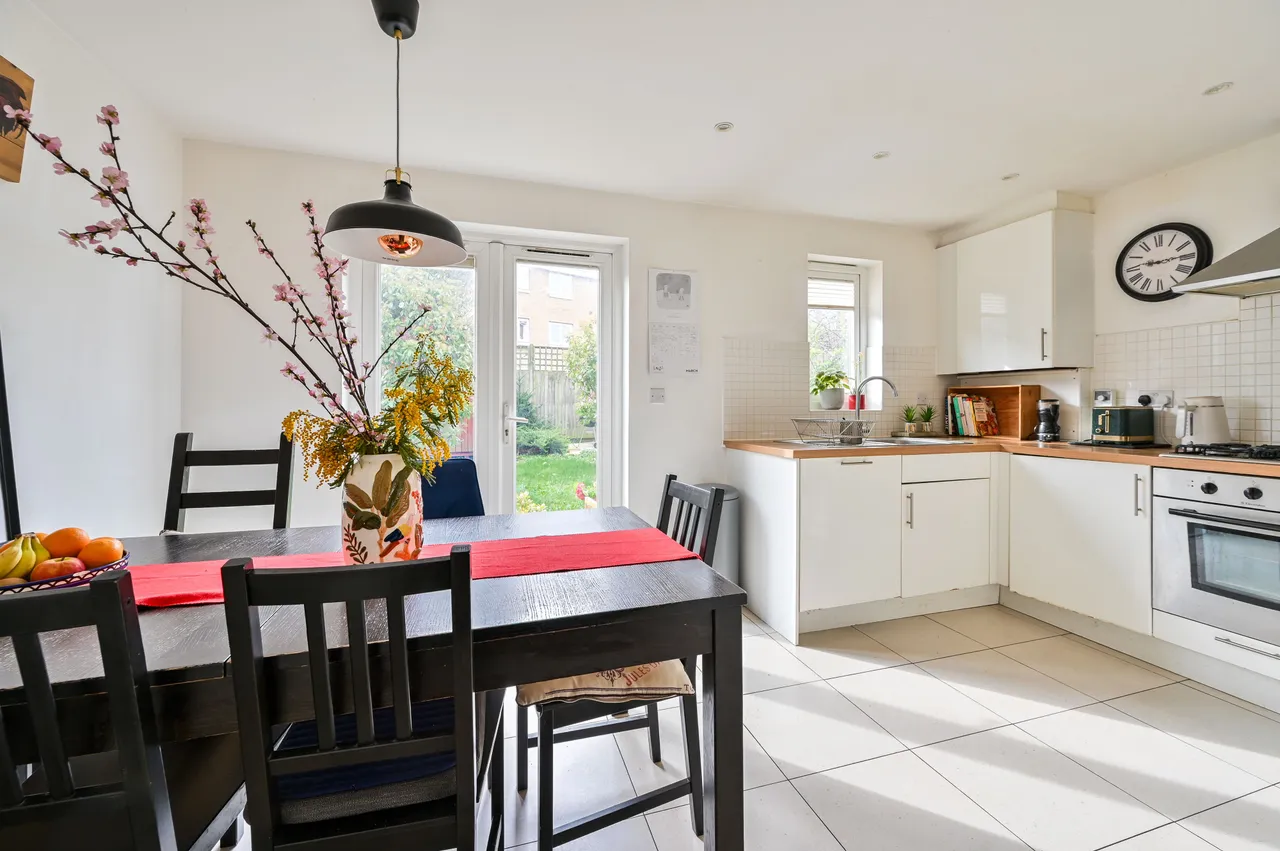 12 Burcher Gale Grove, London, photo 2