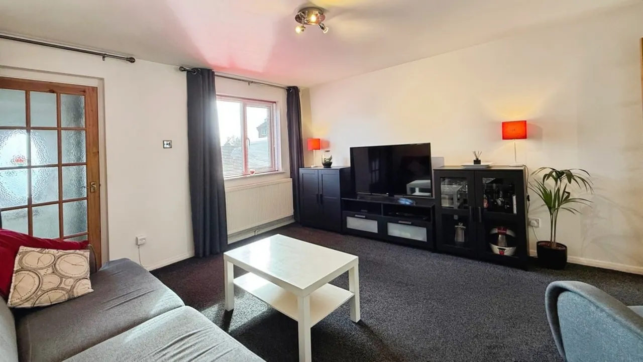 Phipps Close, Westbury, BA13, photo 4