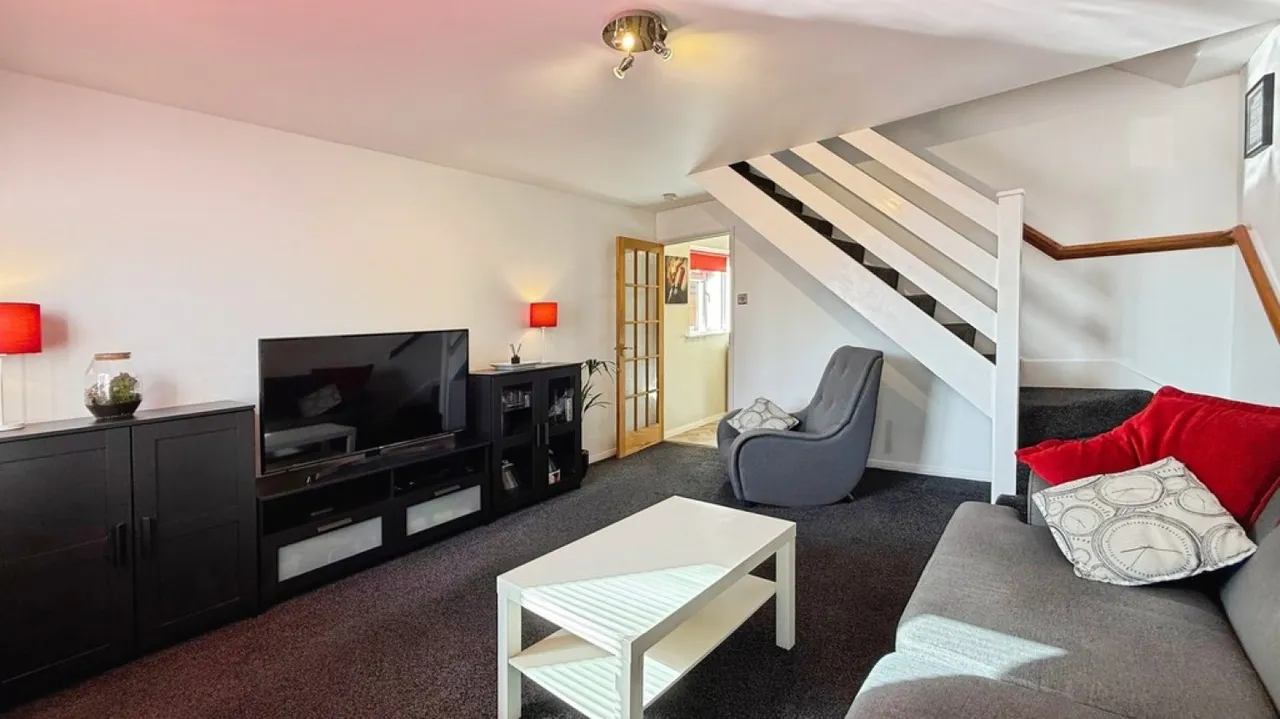 Phipps Close, Westbury, BA13, photo 3