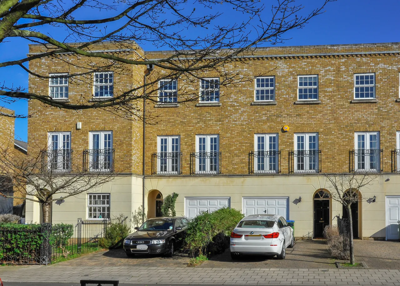 4 bed house for sale — Chadwick Place, Surbiton