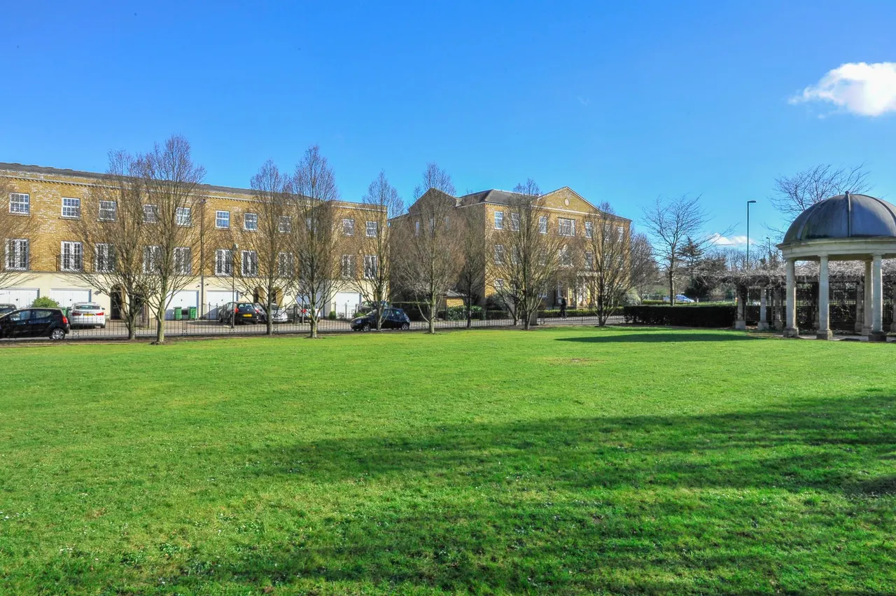 Chadwick Place, Surbiton, photo 12