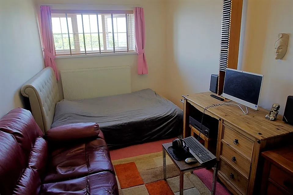 Ravens Court, Neath, SA11, photo 10