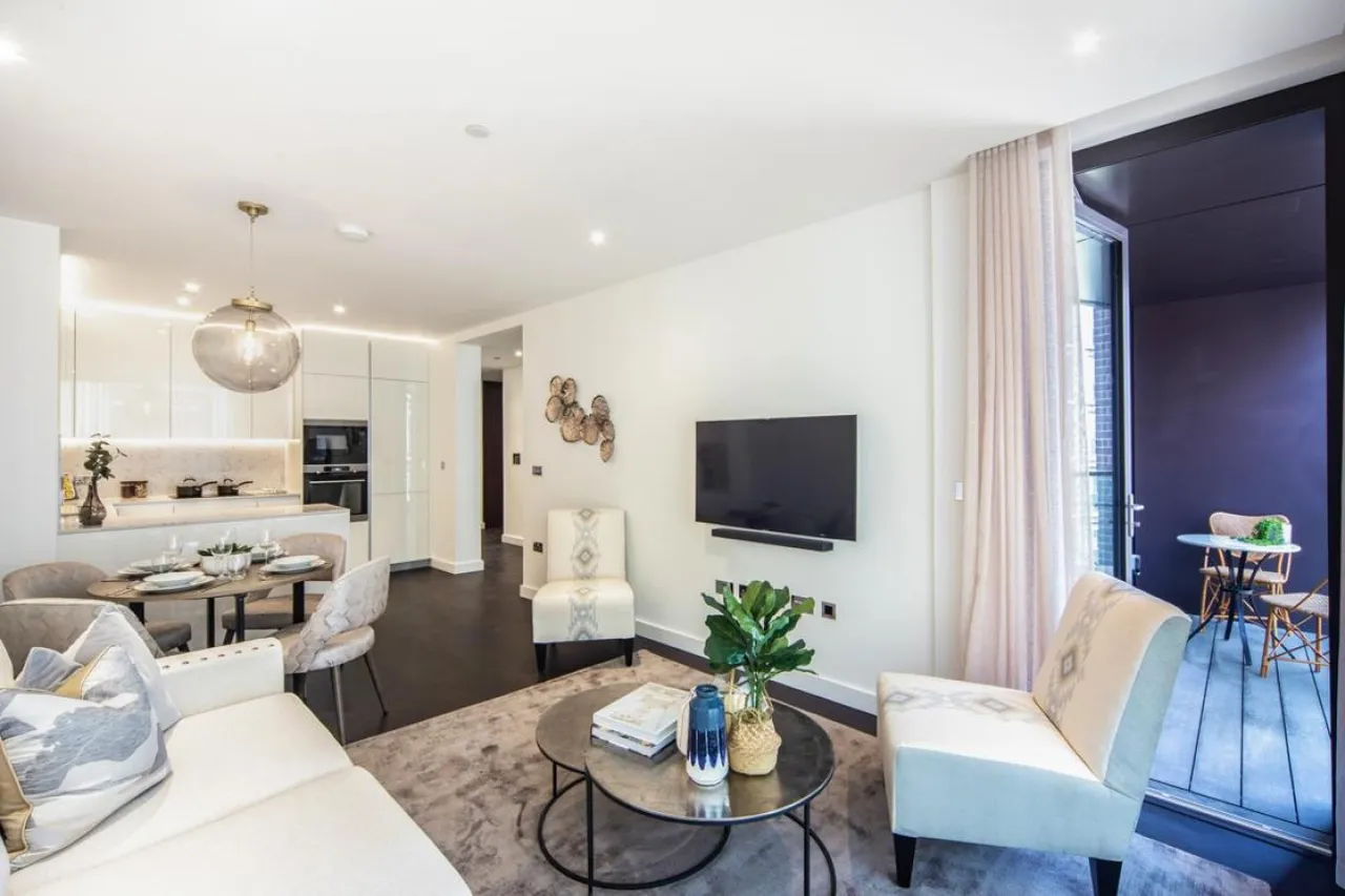 1 bed flat to rent — Charles Clowes Walk, Nine Elms SW11