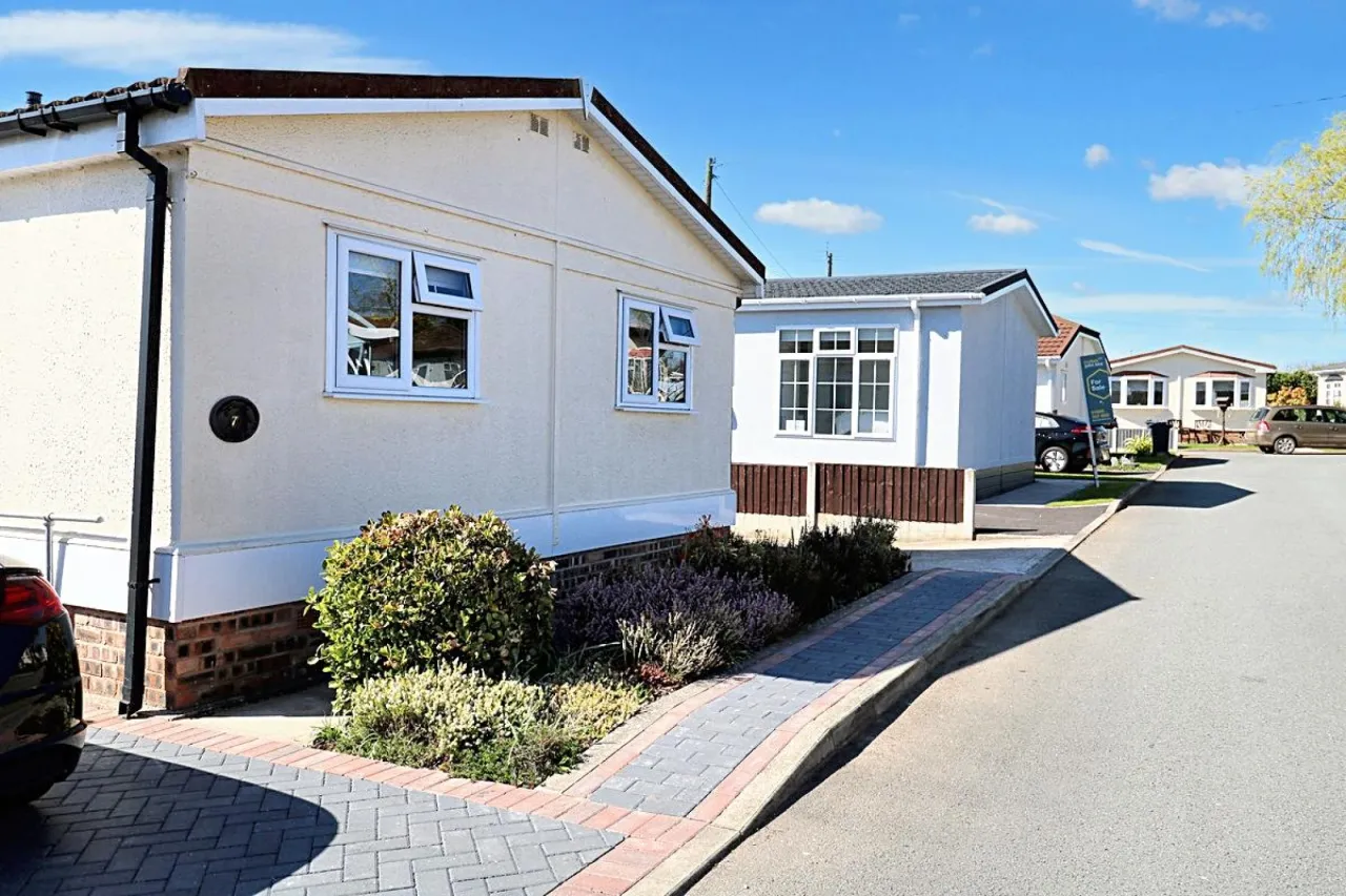 2 bed property for sale, Warrington Road, Northwich