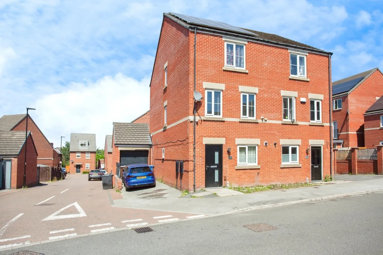 5 bed house for sale — Locke Drive, Sheffield, S9