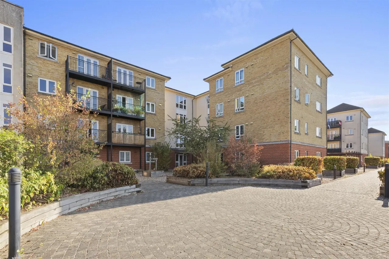 1 bed flat for sale, Mathews House Tadros Court, High Wycombe, HP13