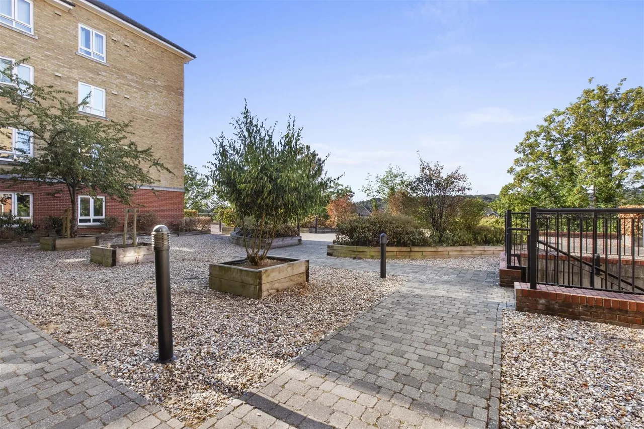 Mathews House Tadros Court, High Wycombe, HP13, photo 9