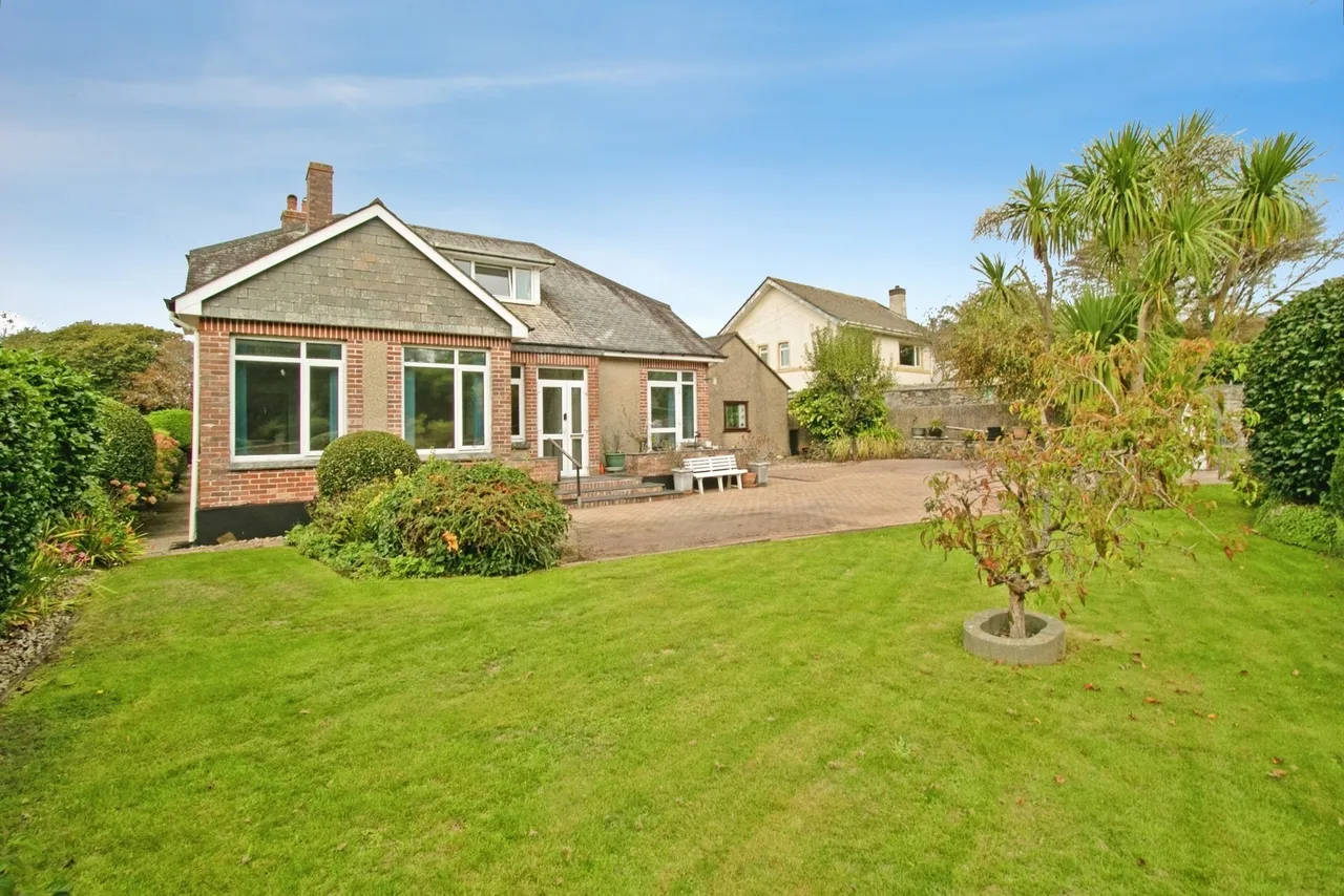 Pendarves Road, Camborne, TR14, photo 39