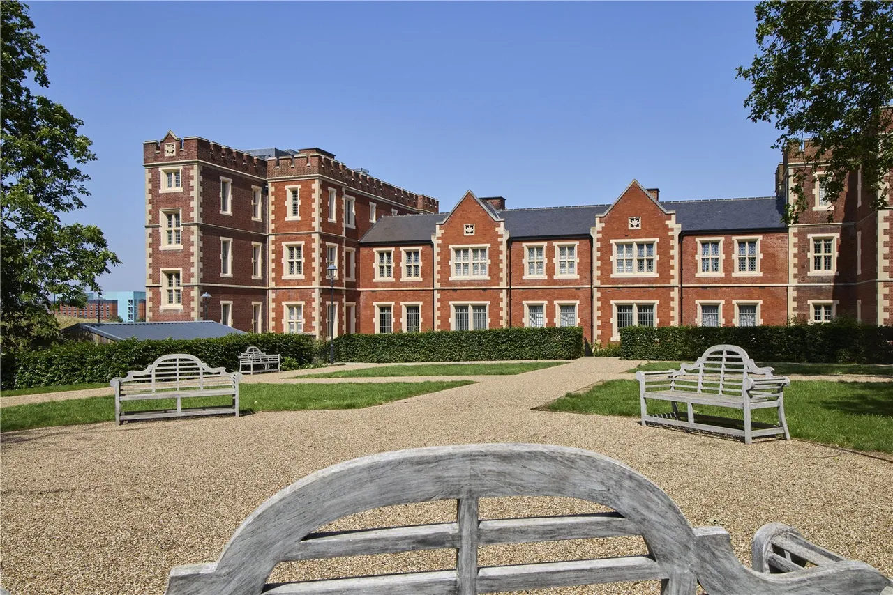 St. George's Gardens, London, SW17, photo 12