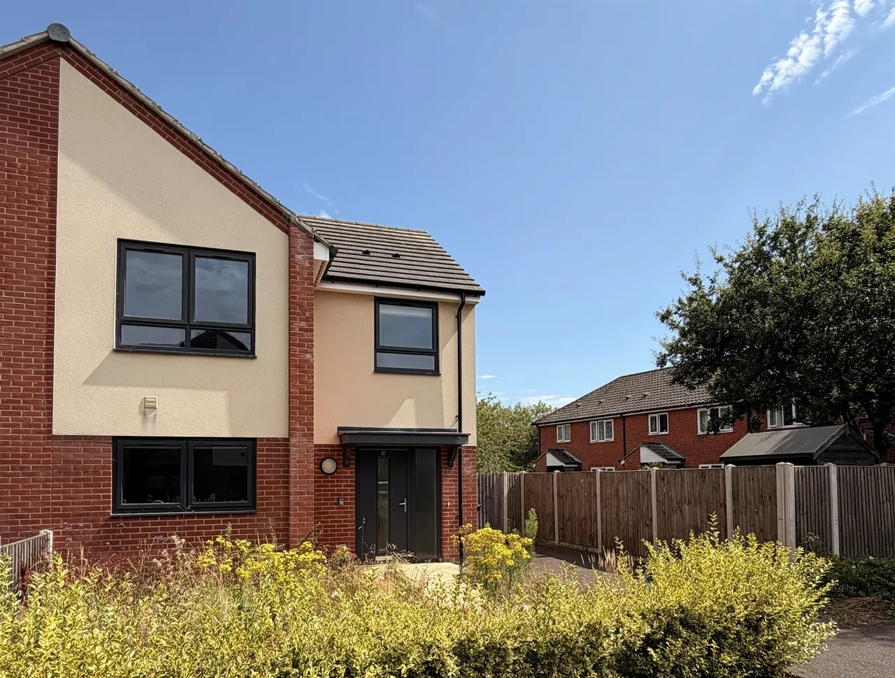 2 bed house for sale, Woodside, Brampton, NR34