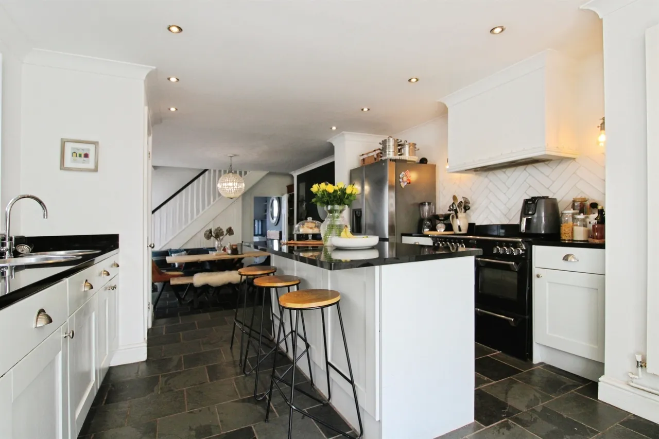 Highwalls Road, Dinas Powys, CF64, photo 9
