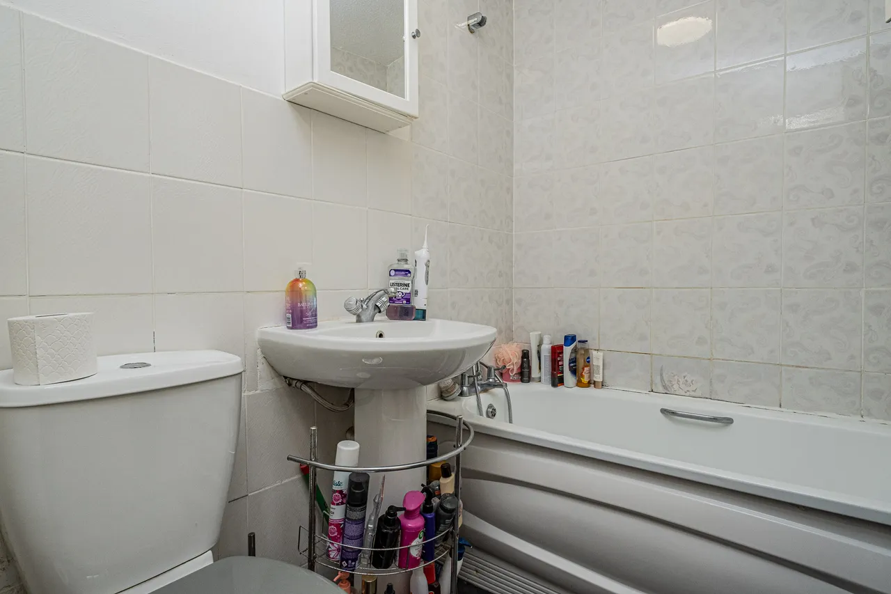 Beeton Close, Pinner, HA5, photo 4